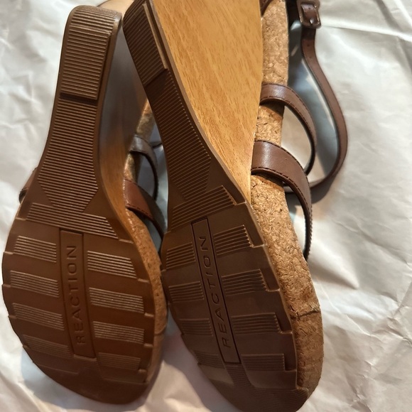 Kenneth Cole Reaction Dark Brown Strappy Sandals - Picture 8 of 10